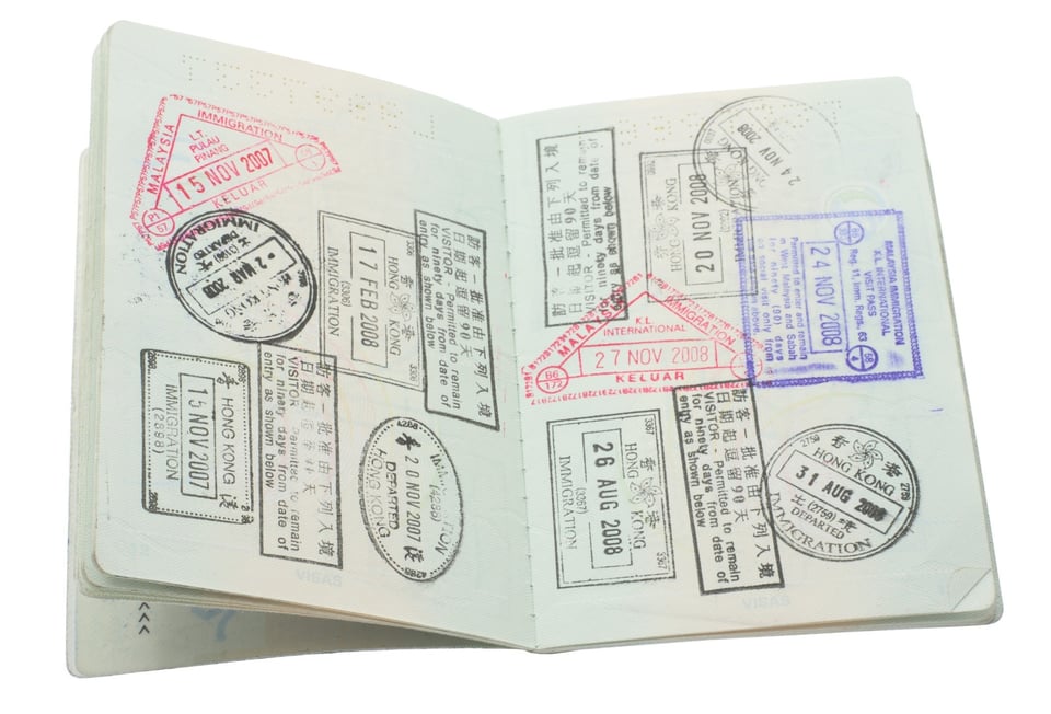 Pages de passeport avec tampons de voyage